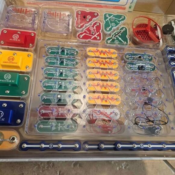 Electronic Snap Circuit Projects For Kids - Picture 4 of 4